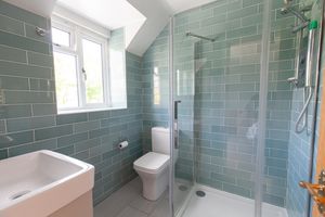 Birchwood_En Suite- click for photo gallery
